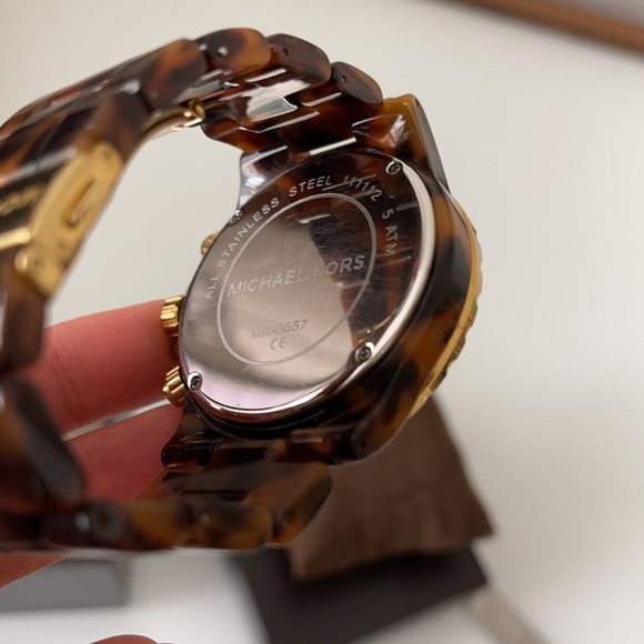 MICHAEL KORS Madison Tortoise Watch - Picture 16 of 16